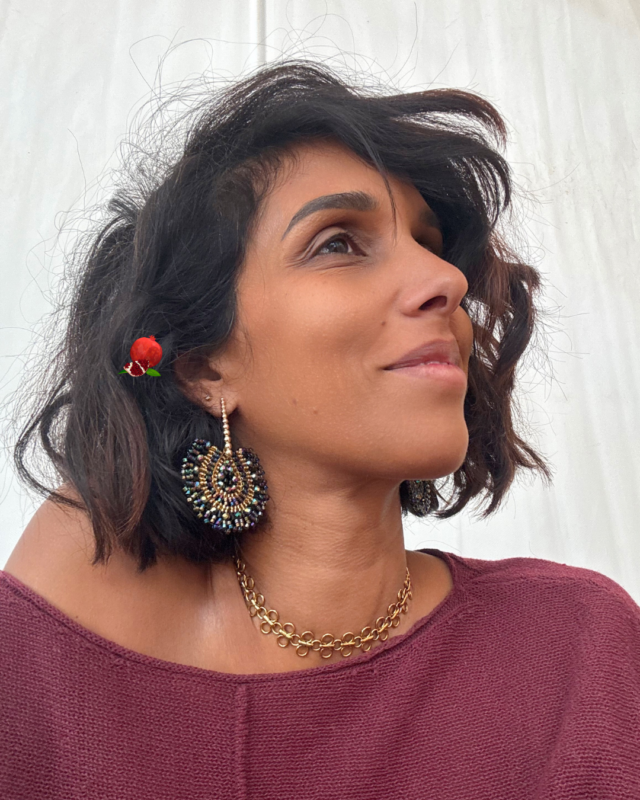 Boucle d’oreille tissée à la main Clou d'oreille en laiton doré à l'or fin Longueur : 7cm Poids : 6 grs