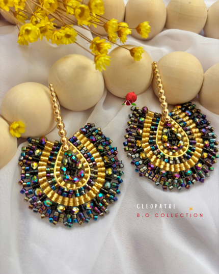 Boucle d’oreille tissée à la main Clou d'oreille en laiton doré à l'or fin Longueur : 7cm Poids : 6 grs