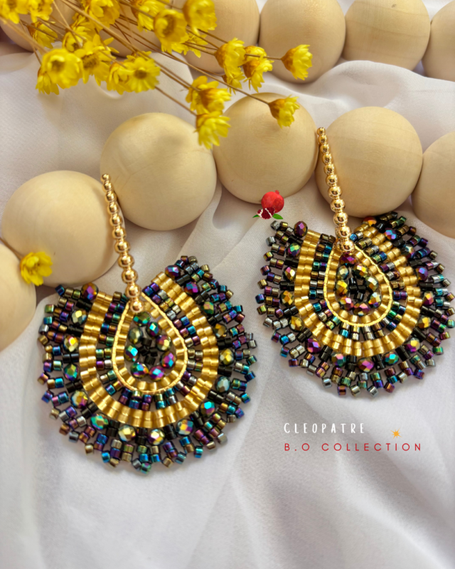 Boucle d’oreille tissée à la main Clou d'oreille en laiton doré à l'or fin Longueur : 7cm Poids : 6 grs