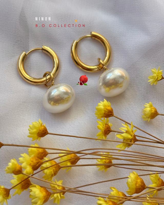 Boucle d’oreille avec petite créole en acier inoxydable  Pampille perle d'eau douce fantaisie (diamètre 1,5cm) Poids : 3 grs