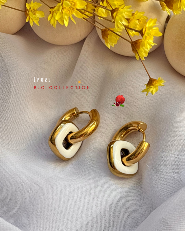 Boucle d’oreille avec petite créole en acier inoxydable Pampille carré blanche Poids : 3 grs