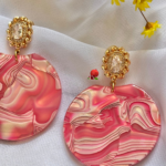 Boucle d’oreille avec pendentif rond Clou d'oreille travaillé en laiton avec zircon 2 coloris au choix : rose ou miel Longueur : 5cm