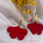 Boucles d'oreilles de forme florale, ginkgo, aux différents coloris bleu lagon , rouge, jaune, orange, noir, avec clou d'oreille en forme de tige
