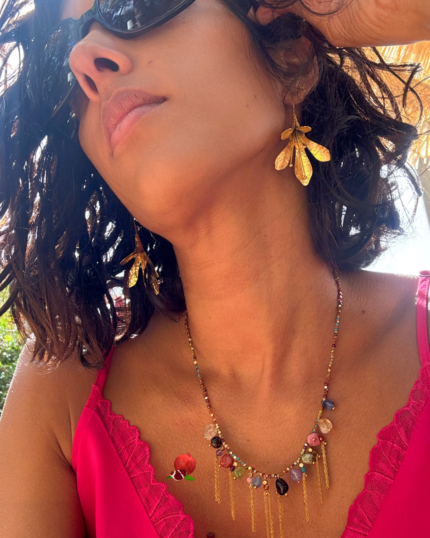 Collier à franges et pampilles en pierre naturelle multicolore Pierres : grenat, apatite, grenat orange, amazonite, zircons, crystal de roche, lapis lazuli, jaspe rouge Tour de cou : 42 cm