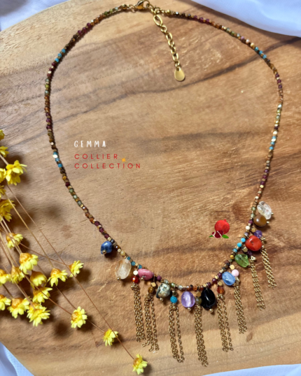Collier à franges et pampilles en pierre naturelle multicolore Pierres : grenat, apatite, grenat orange, amazonite, zircons, crystal de roche, lapis lazuli, jaspe rouge Tour de cou : 42 cm