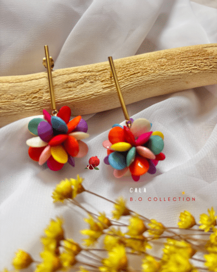 Boucle d'oreille pendante colorée multicolore en laiton dorée à l'or fin Pendentif en résine Longueur : 7cm