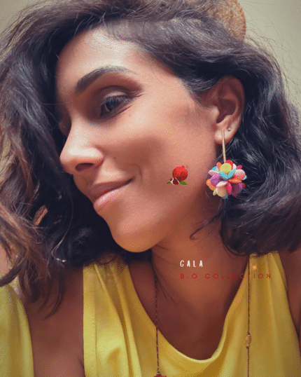 Boucle d'oreille pendante colorée multicolore en laiton dorée à l'or fin Pendentif en résine Longueur : 7cm